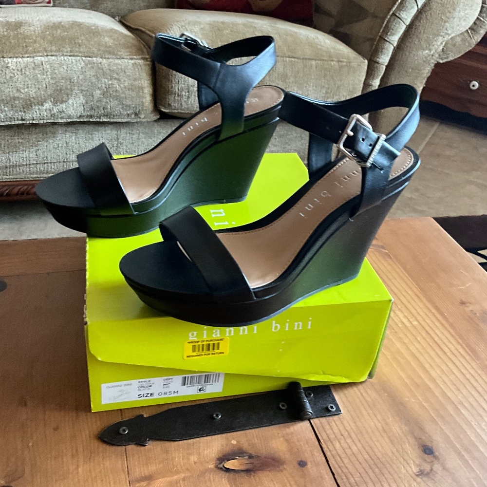 Gianni Bini Telmma Style  “New” Black Wedges 8.5M